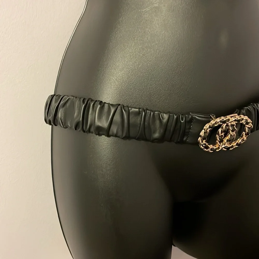Black Faux Leather Stretch Elastic With Gold Metal Woven Circle Buckle Belt OS